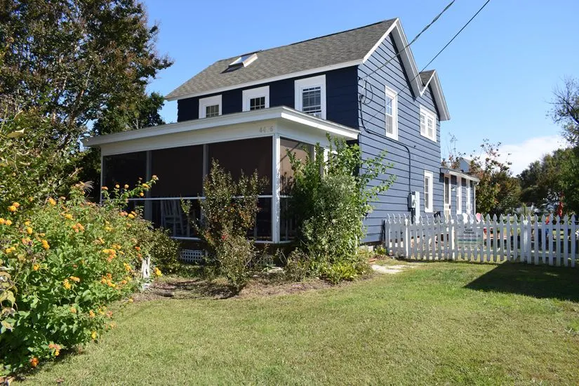 Captain Quarters - Charming Cottage Close to Town - Image 1