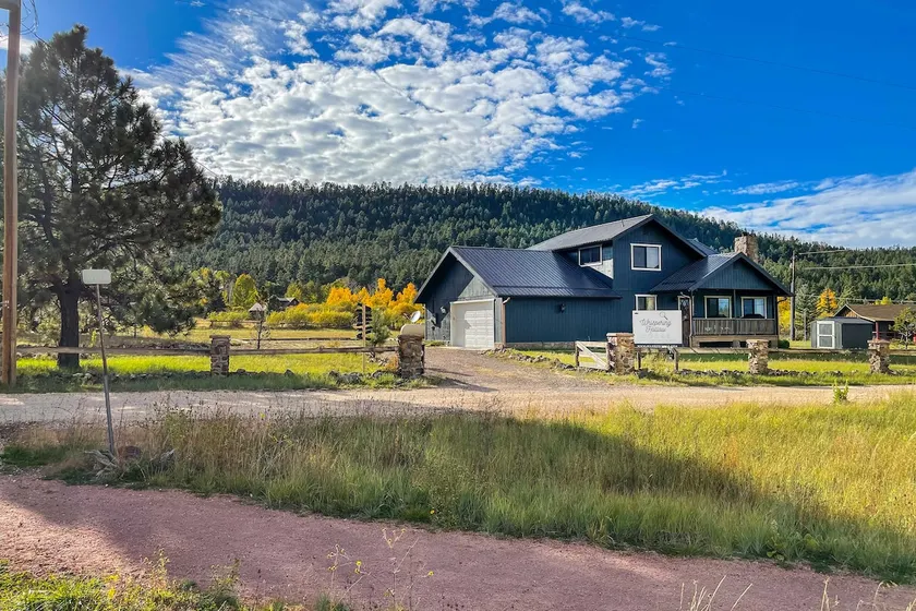 'Whispering Hollow Lodge' on Greer Main St! - Image 1