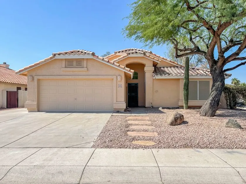 Wow! 3BDR Single-story home in Tempe/Chandler - Image 1