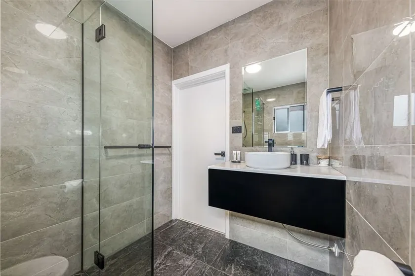 1 Bedroom Balcony - Image 1