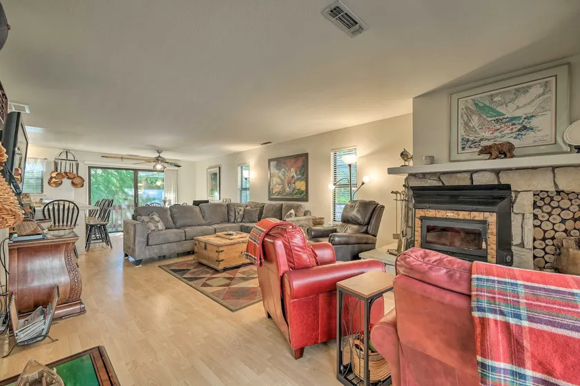 Pine Mountain Lake Haven w/ Spacious Deck! - Image 1