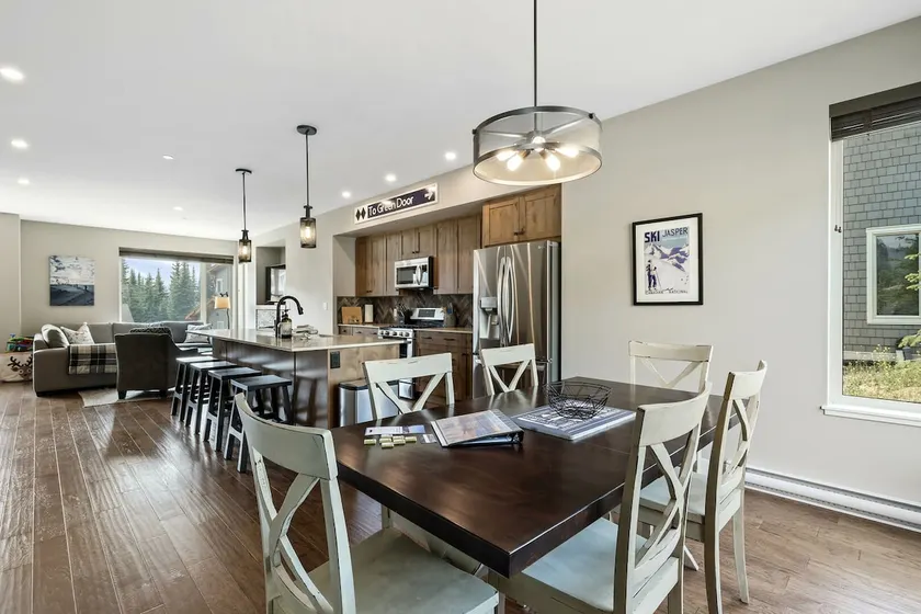 Brand New, High End Unit, Perfect for families! - Image 1