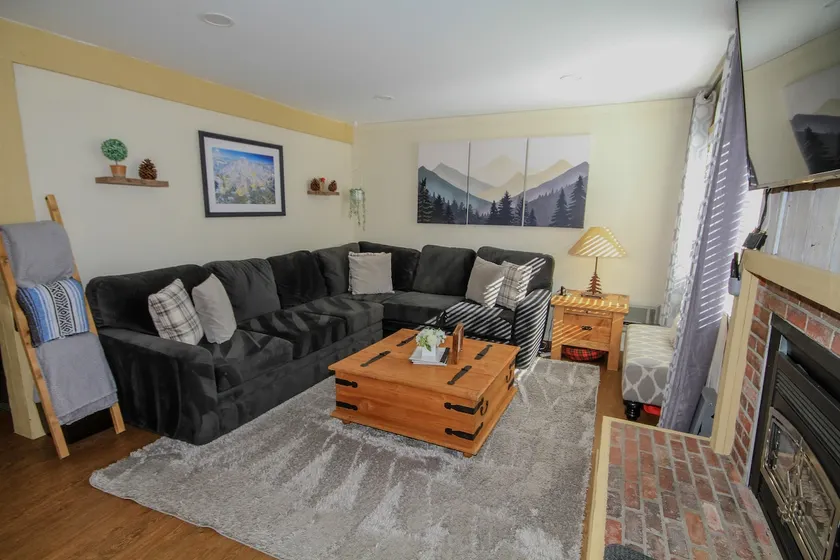 Mammoth Ski Racquet Club 120 - Pet Friendly - Image 1
