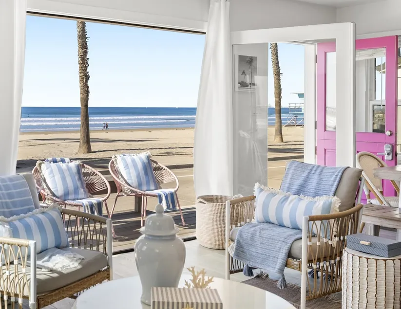 Beach House on Sandy Beach, Walk to Restaurants - Image 1