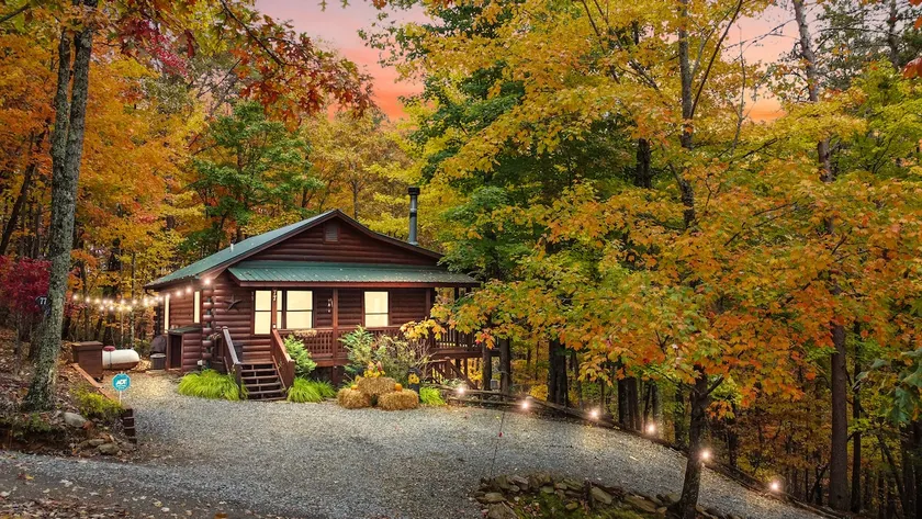 Couples Paradise! HotTub | Firepit | 100s of 5*s - Image 1