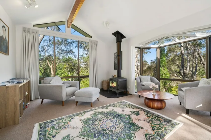 Alencon | Charming home with 2 Fireplaces in a bush setting - Image 1