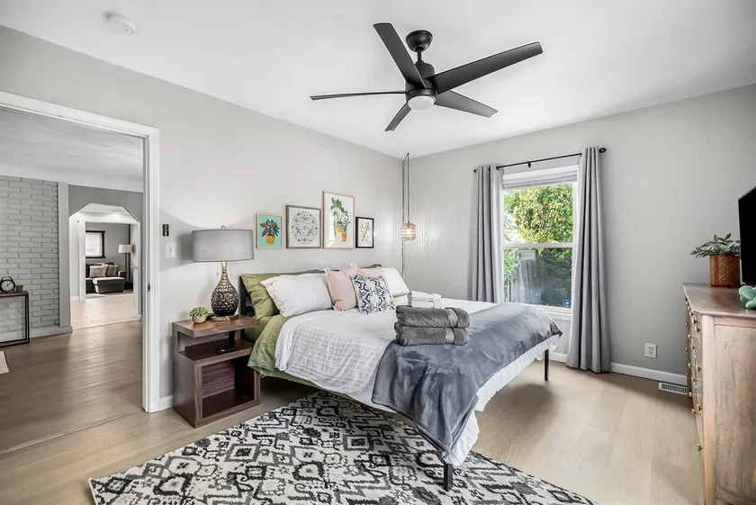Spacious 3 Bedroom - Sleeps 8 - Central Location - Image 1