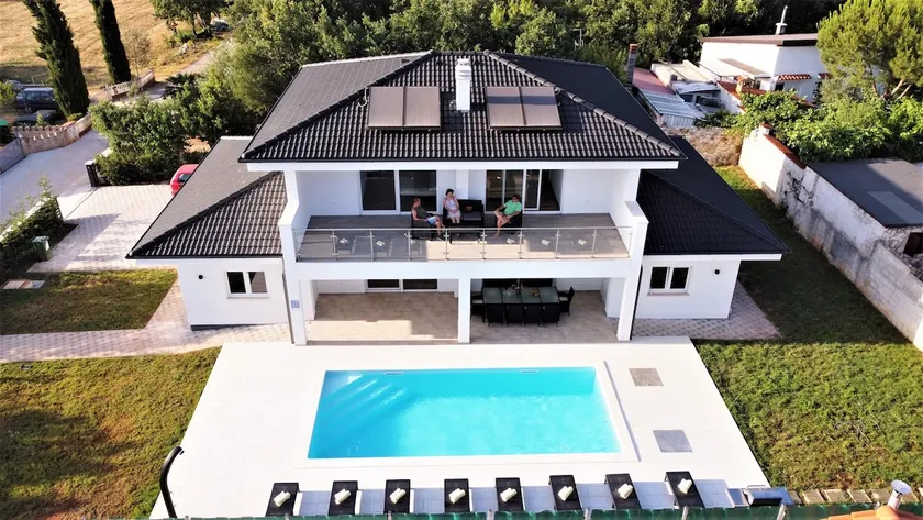 New Villa with Pool - Image 1