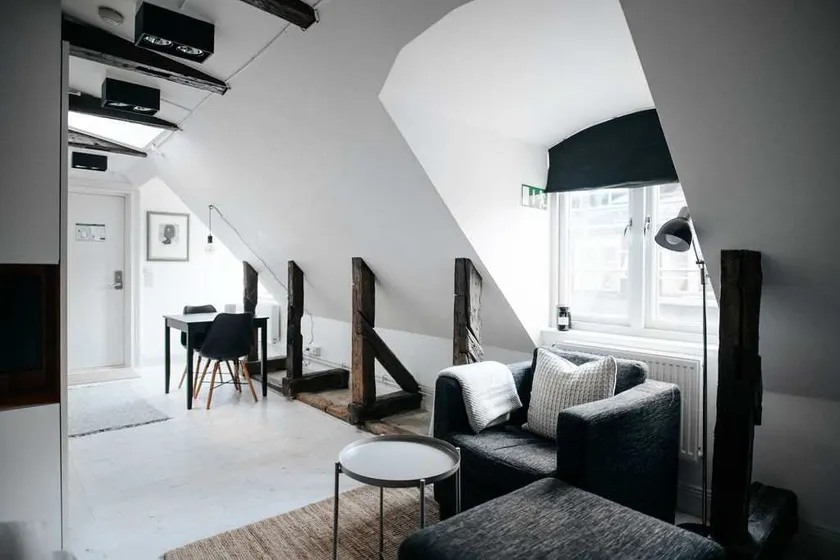 Bright studio on Top Floor - Image 1
