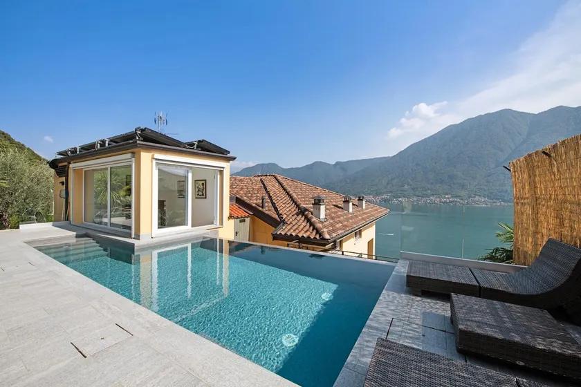 Ático en Colonno con vistas al lago, piscina infinita y jacuzzi - Image 1