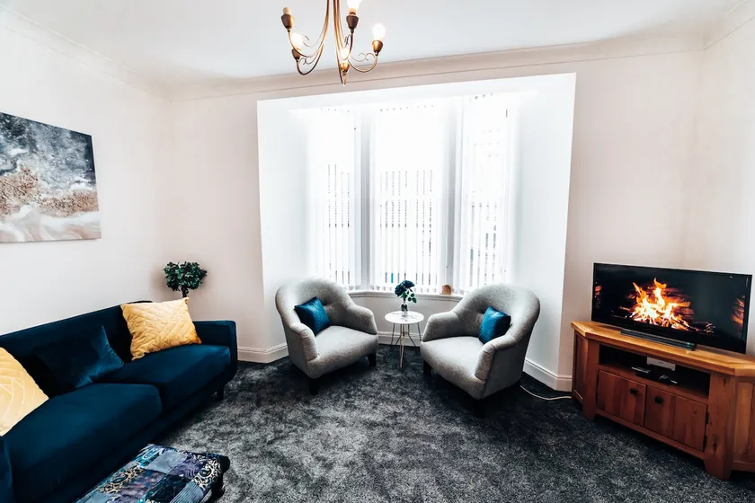 One Bed Apartment with Balcony - Image 1