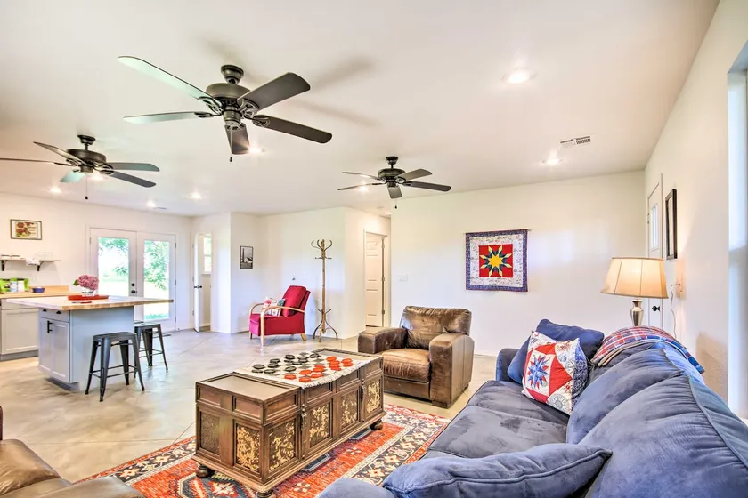 2 Mi to Marinas & Grove: Cozy Cabin w/ Grill - Image 1
