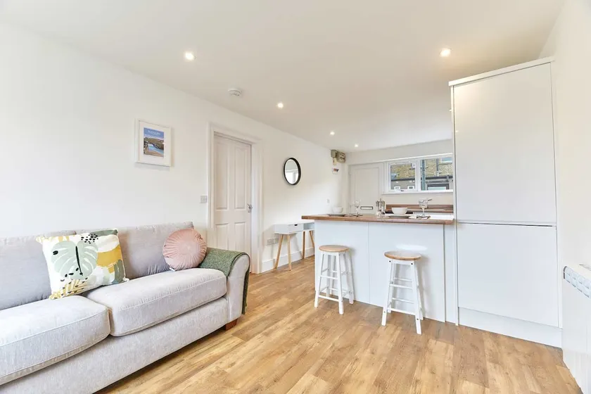 Host & Stay | Ocean Pearl - Image 1