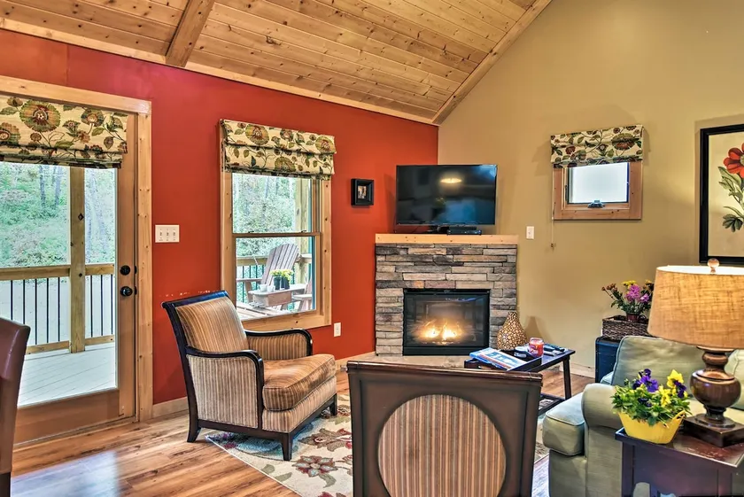 Chanterelle Cabin w/Hot Tub, Fireplace - Near Asheville! - Image 1