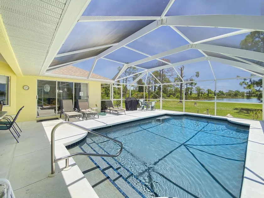 Weston's Water Watch, heated pool, sleeps 6 - Image 1