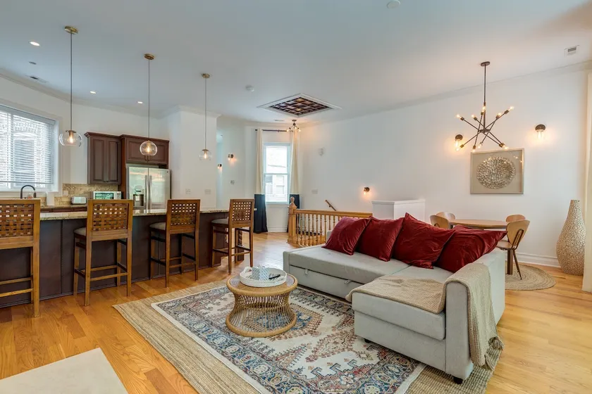 Breathtaking & Bright: Designer 2BD with Garage - Image 1