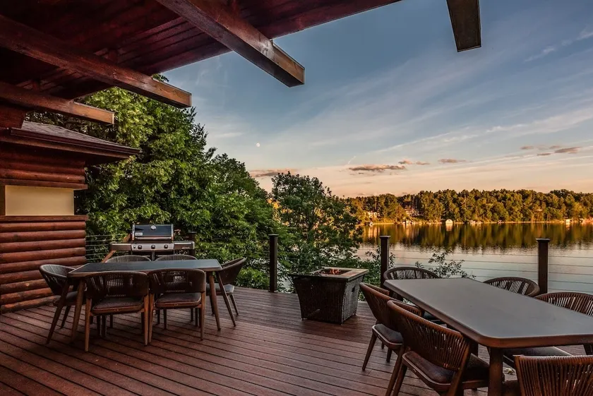 Hickory Hills lake home - Image 1