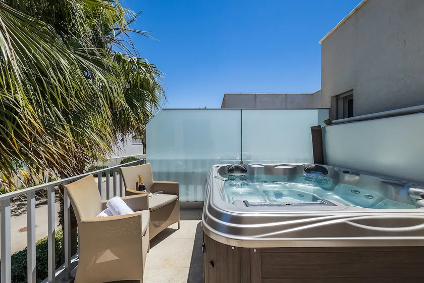 Design Villa Ocv - Heated Pool and Jacuzzi - Image 1