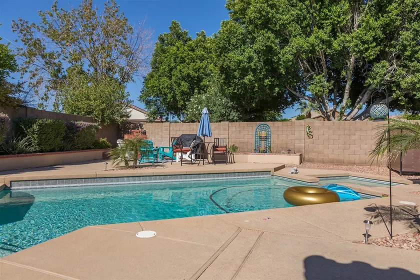 Large oasis, pool heater, spa, putting green - Image 1