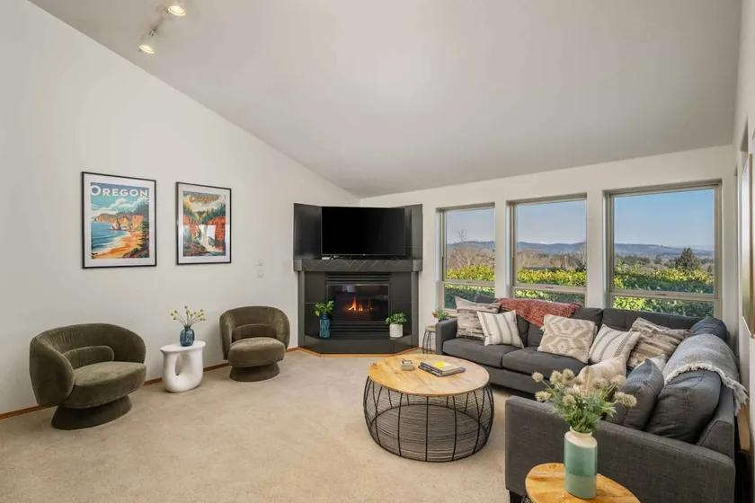 Prime Location, Covered Deck w/ Superb Views, BBQ - Image 1