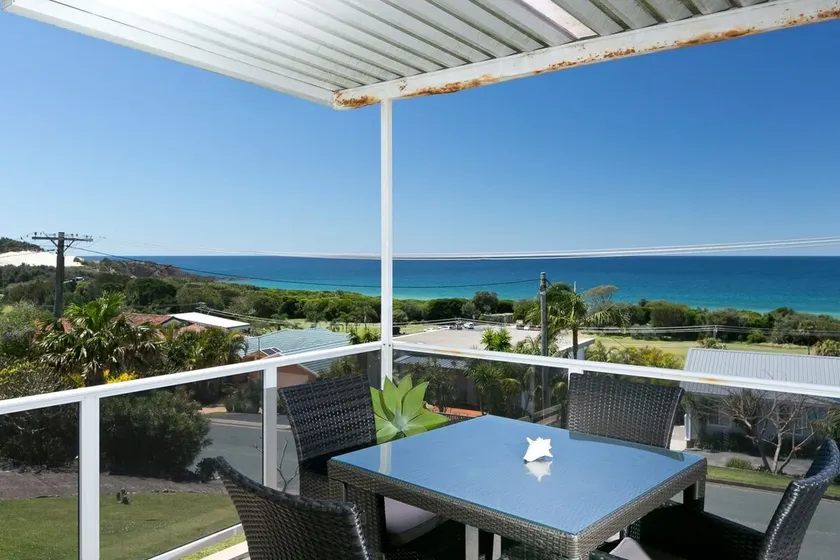 Stylish Coastal Charm at 15 Seaview Street - Image 1