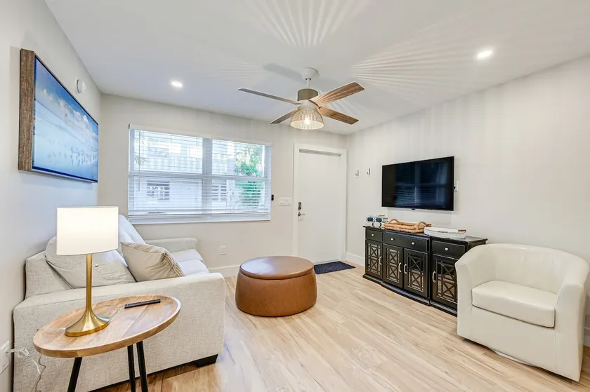 Sleek Coastal Abode: 1 Block to Naples Beach! - Image 1