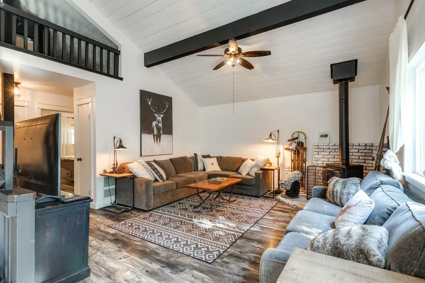 Cold Springs Escape: A/C, Hot Tub, Generator, WiFi - Image 1