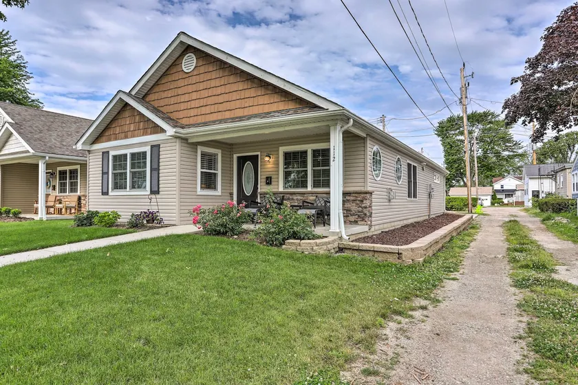 Port Clinton Home with Lake Views! - Image 1