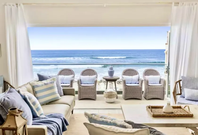 Popular 6 Br House Walk to Restaurants, Beachfront - Image 1