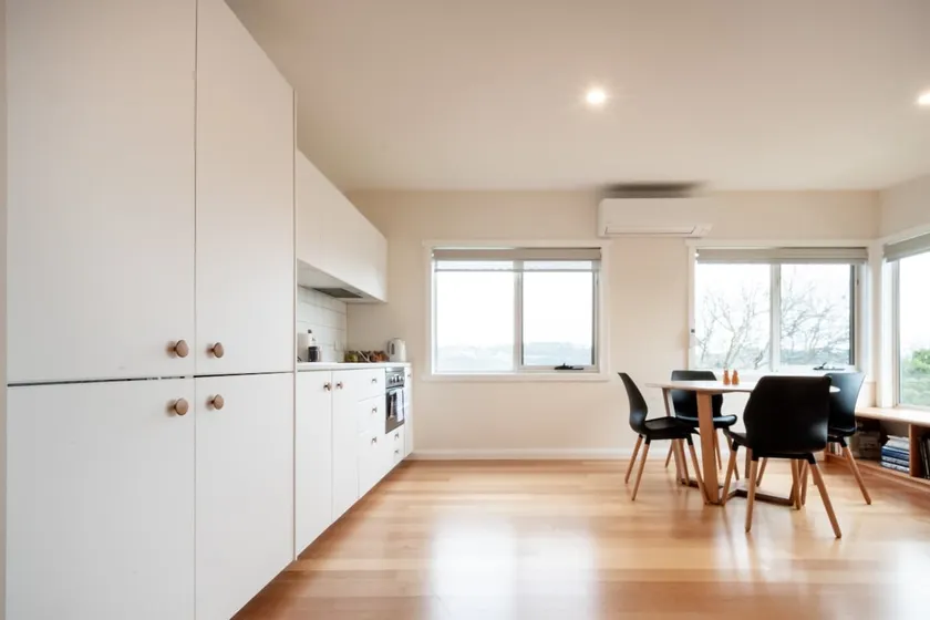 Modern Self Contained Unit Views Parking and WiFi - Image 1
