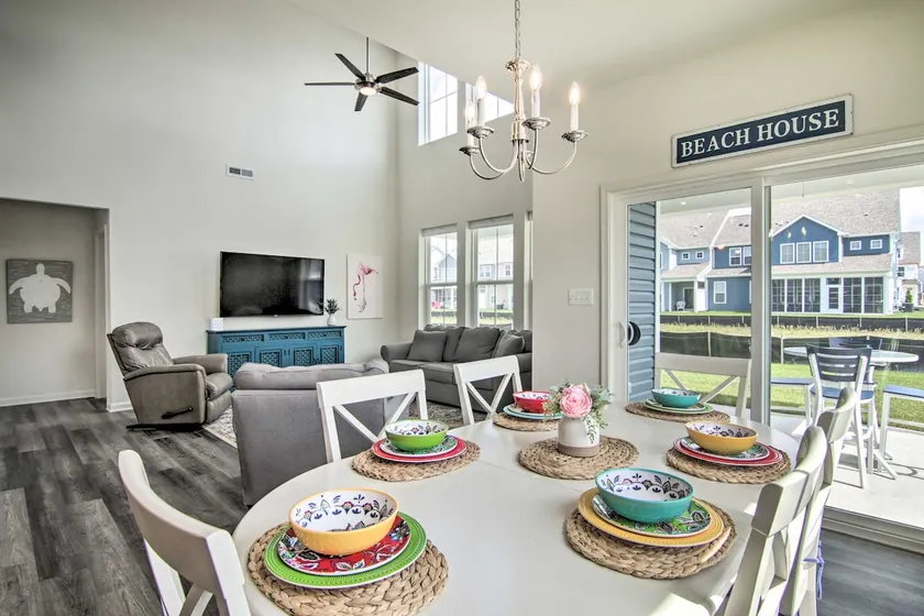 Bishop's Landing: Pool Access & 4 Mi to Beach - Image 1