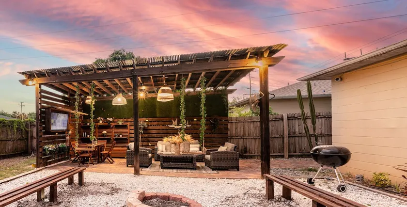 Upscale 4 BR Ybor Hse with Outdoor Living Space - Image 1