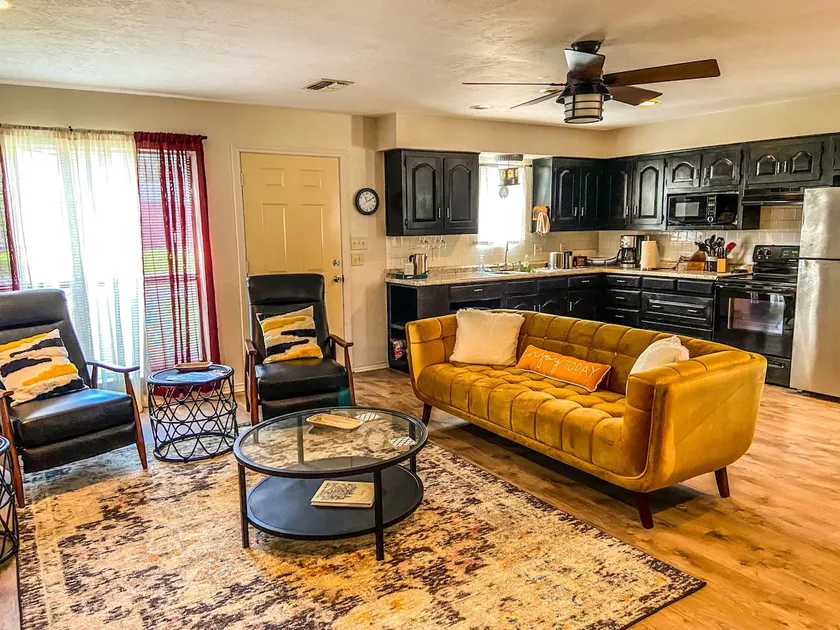The Lodge. Modern comfort at Lake Fork. Full Kitchen. - Image 1