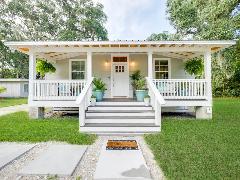 *Oct-Nov Special* Beach|Downtown|Coastal Cottage - Image 1