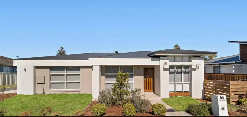 Brand new 5 star category home at RedHead beach - Image 1