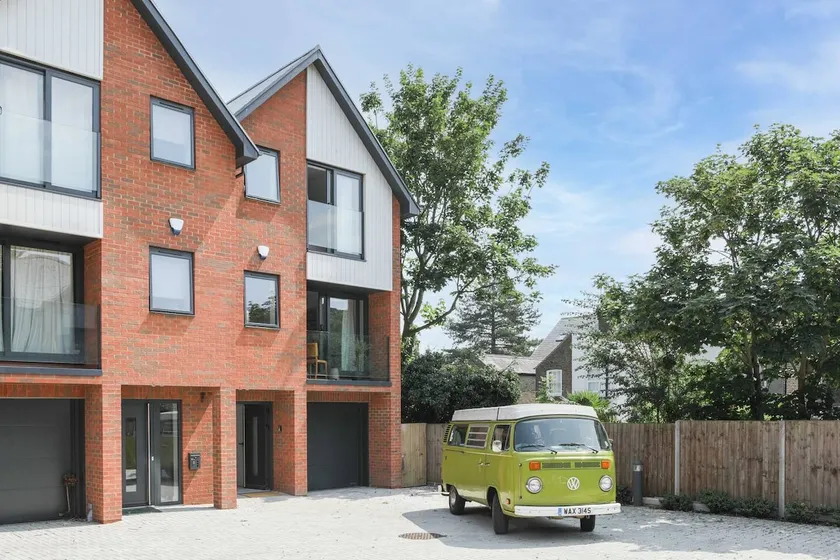 Cedar House is a modern three-bedroom townhouse, sleeping up to six guests and offering parking. - Image 1
