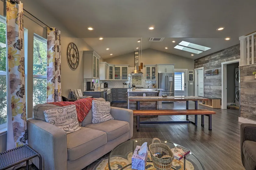 ‘Sierra Sunset Inn’ - 3 Miles to Placerville! - Image 1