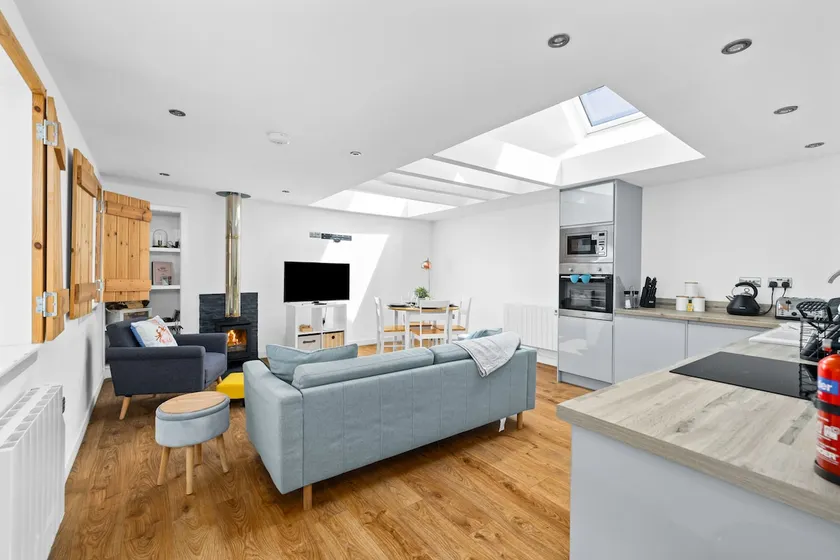 Clifftop Cottage - Image 1