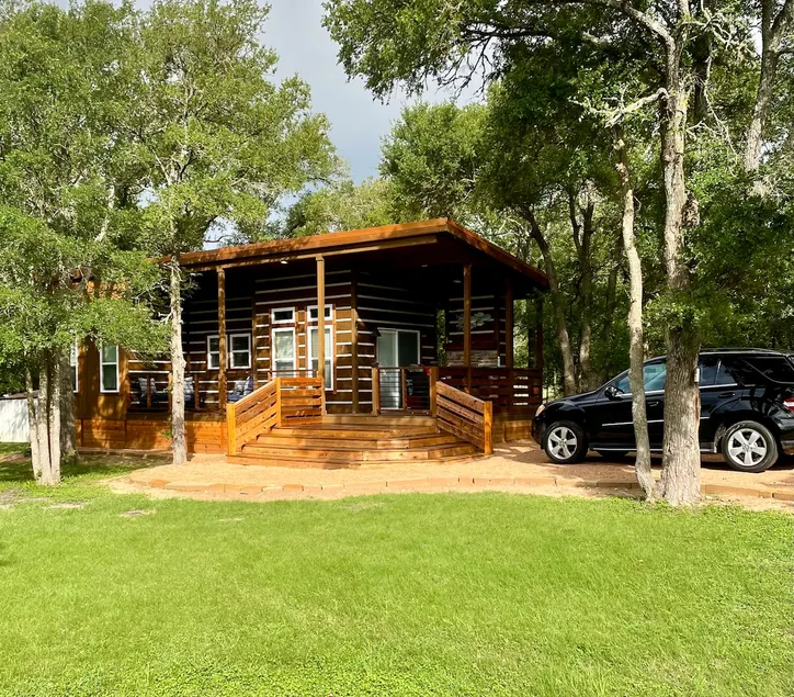 Wyldwood Cabin - Free Fishing at MOBY DICK'S Pond - Image 1