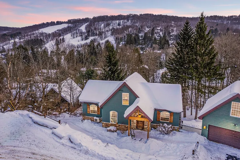Log Cabin Retreat: Hot Tub, Sauna, Near Town - Image 1