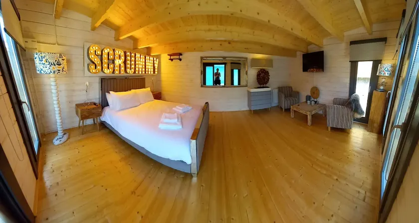 Sandy Toes Accommodation | Scrummy Cabin - Image 1