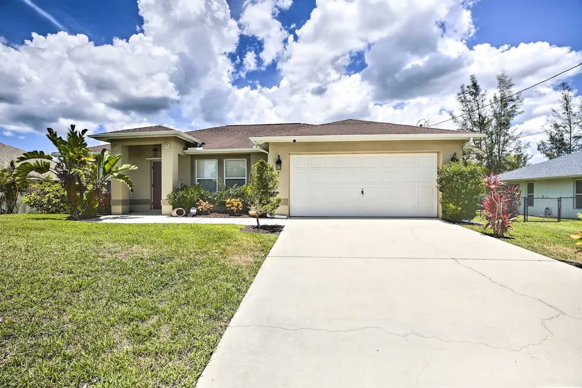 Dock & Canal Access: Cape Coral Family Home - Image 1