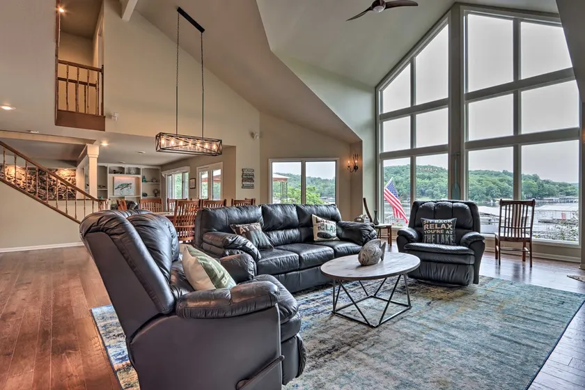 Lakefront Haven: Family-Friendly Sunrise Beach Gem - Image 1