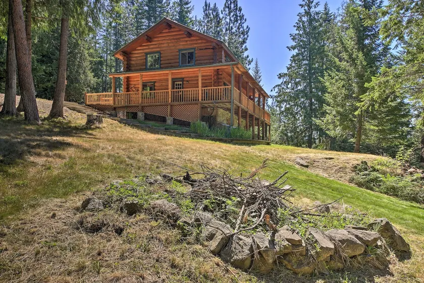 Large Cabin w/ Fire Pit + Grill on 34 Acres! - Image 1