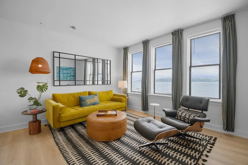 Norblad Hotel Astor Suites - D'Amis - Image 1