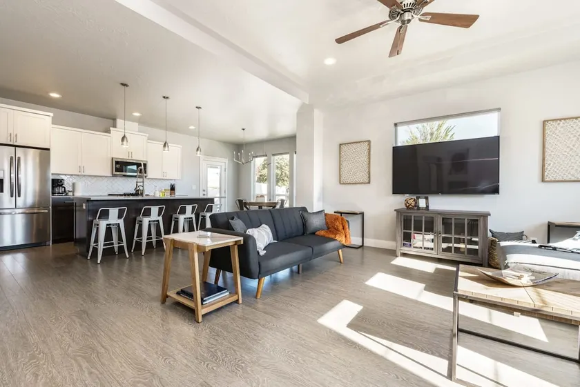 #StayinMyDistrict Modern & Stylish Meridian Home - Image 1