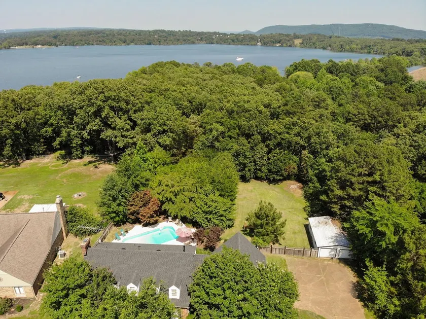 Dog lovers: Fenced yard, 2 king beds, lake access, - Image 1