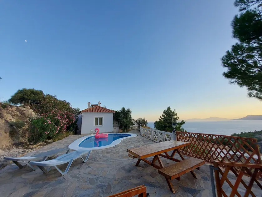 Apartment With Pool and Panorama View - Image 1