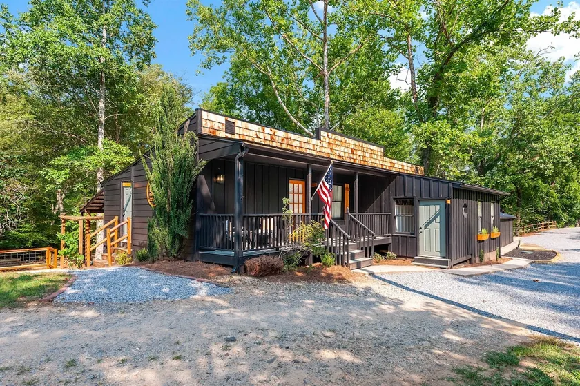 Family Studio : KING BED w/Private Bath / Glamping - Image 1