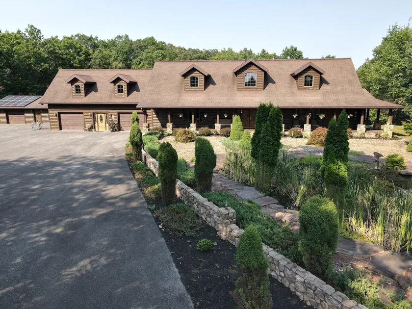 Mountain Meltdown - Pet Friendly, Grill, Wifi, Fire Pit, EV Station -Shared Space - Grill, Fire Pit, Covered Porch, Fountain Pond - Image 1